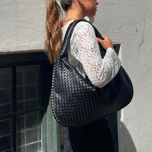 Trenza Axelremsväska | rymlig och trendriktig elegans